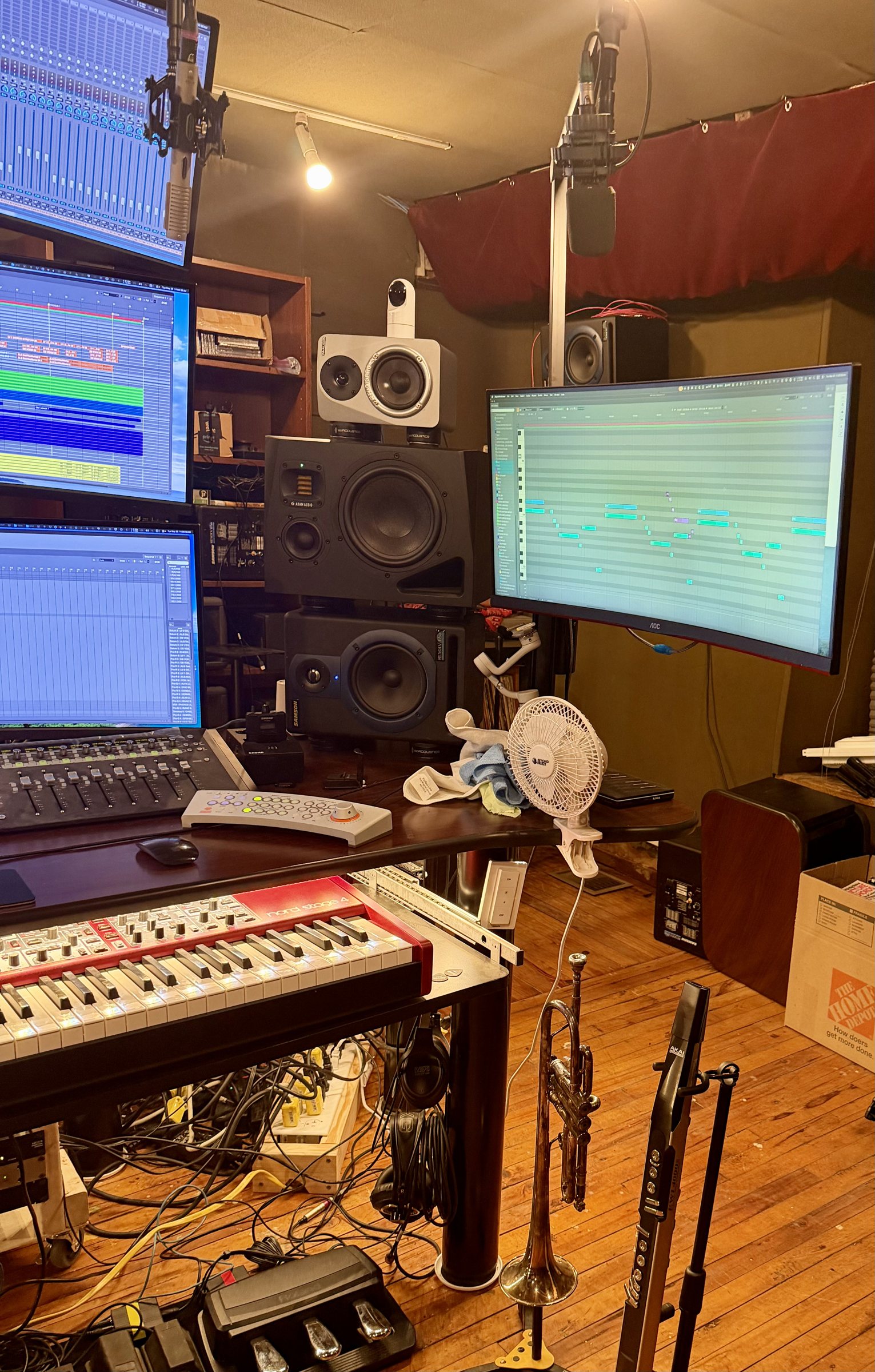 Audiomind workstation detail with monitors, microphones, keyboards, speakers, and instruments
